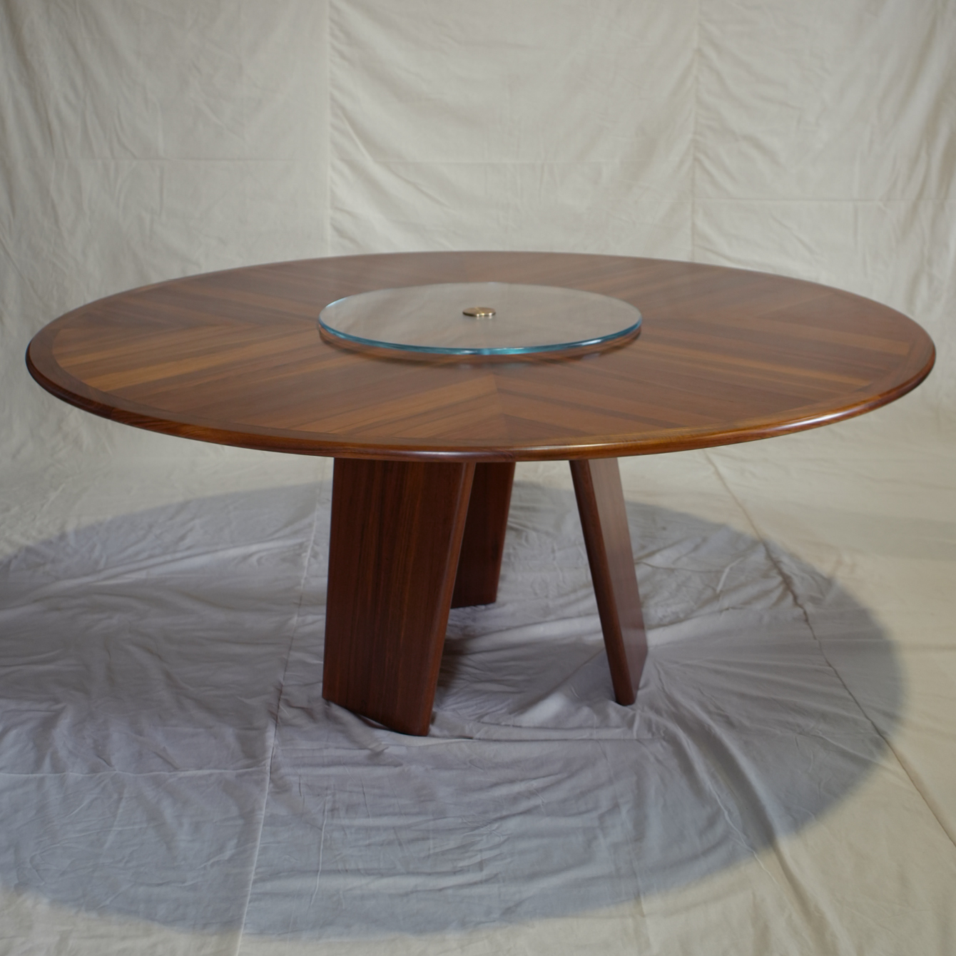 Suzan table